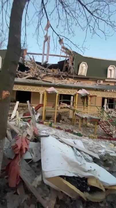 Иван Иванников: Донецк. В результате ракетного удара со стороны ВСУ по кафе «Шеш-беш» два человека погибли, шестеро ранены