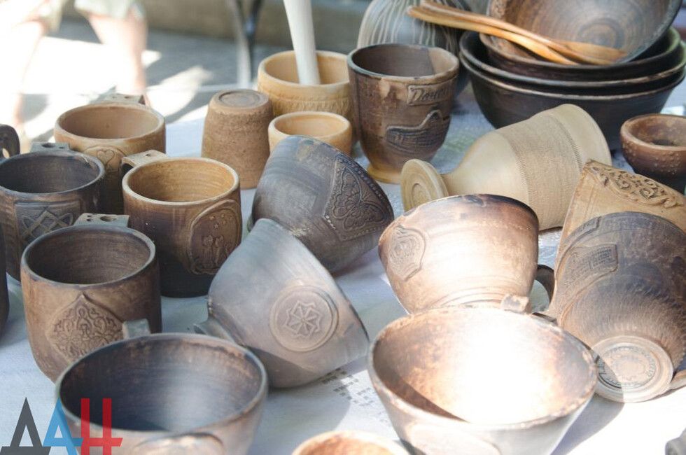 В ДНР будут развивать производство товаров из местных полезных ископаемых, в том числе глин — Ежиков