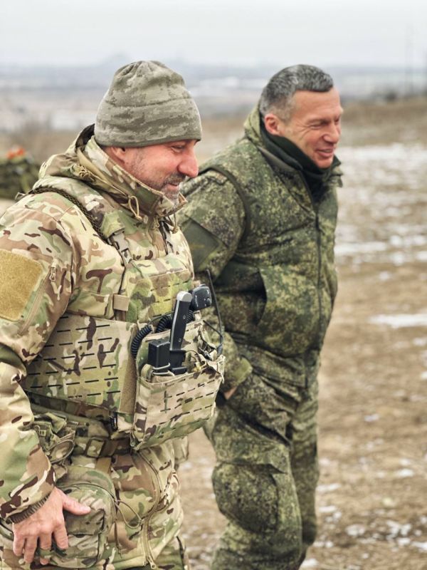 Возвращаюсь в Москву из очередной поездки на линию фронта