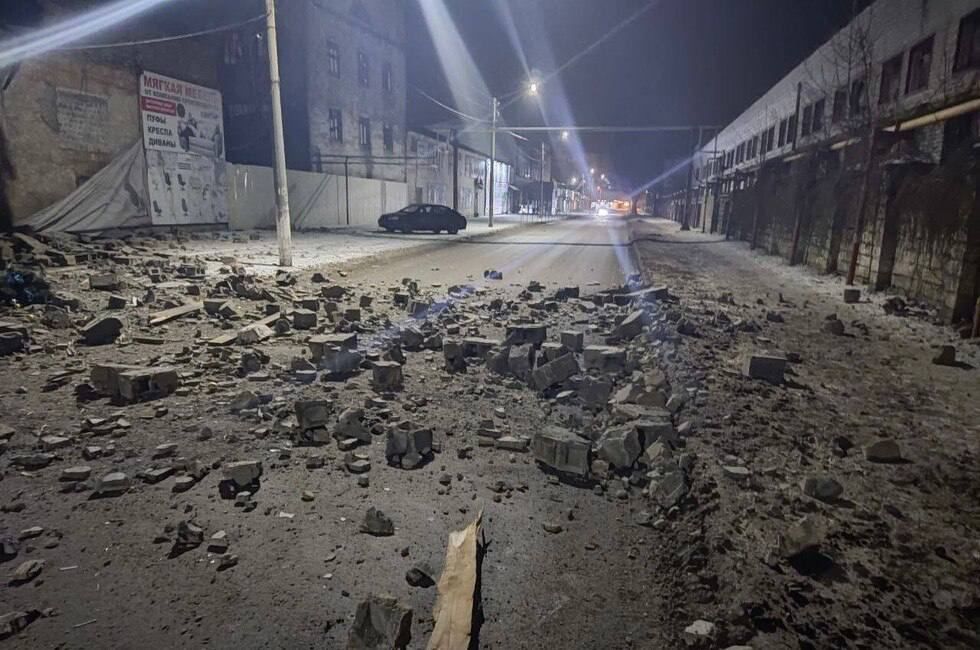 Дмитрий Стешин: Ночью в Харцизске попали "Хаймерсом" в здание прокуратуры и мебельный магазин