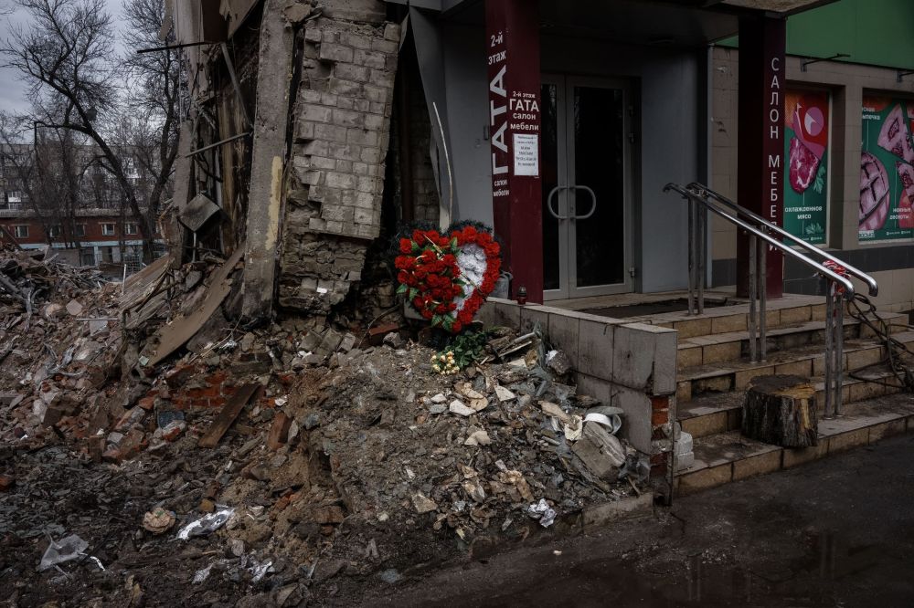 Денис Григорюк: Город, усыпанный траурными венками