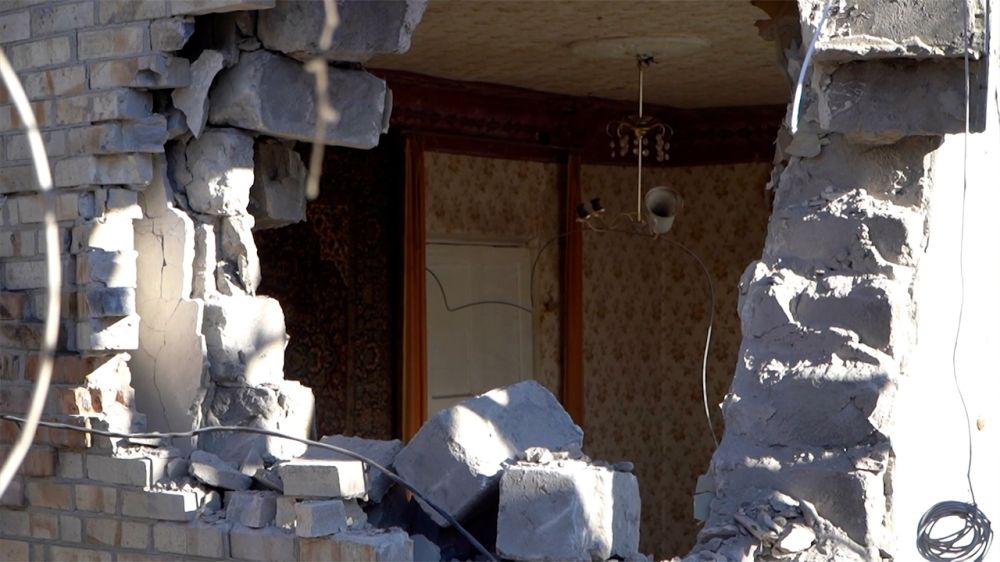 В результате украинского обстрела Донецка ранены женщина и ребенок