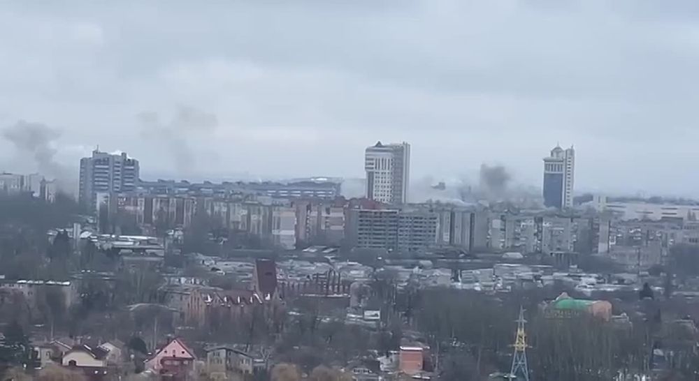 Дмитрий Стешин: Донецк только что накрыли "градами", не менее 10 ракет пришло в Киевский район, по многоэтажкам возле "Донецк-сити", местные почему-то увязали это с заявлением Медведева о Крыме и возможно применении ЯО