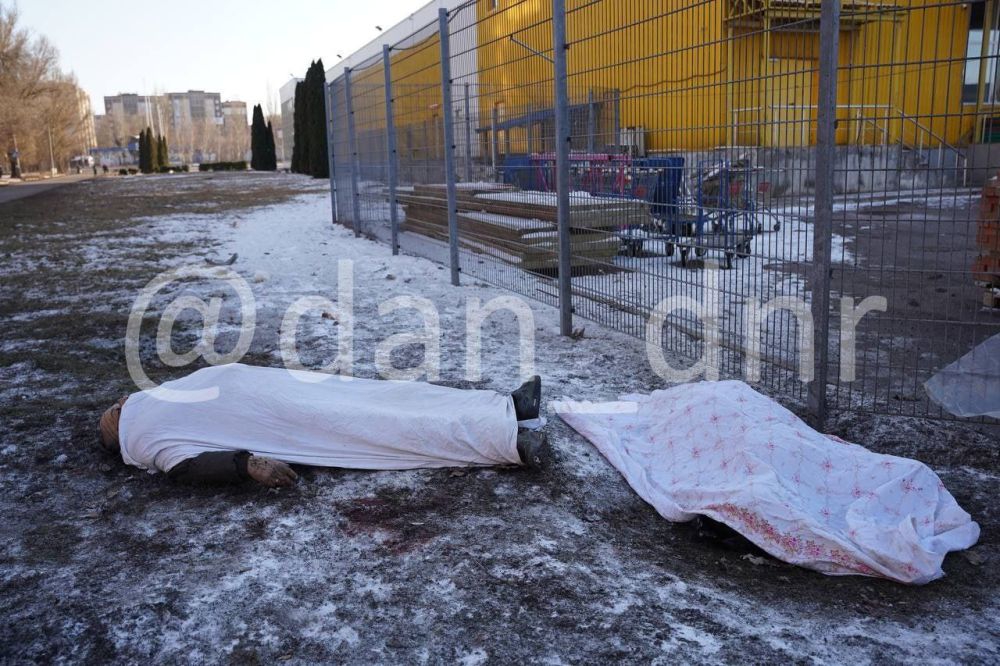 Виталий Киселев: Ужасные кадры последствий обстрела в районе ТЦ «Галактика» в Петровском районе Донецка