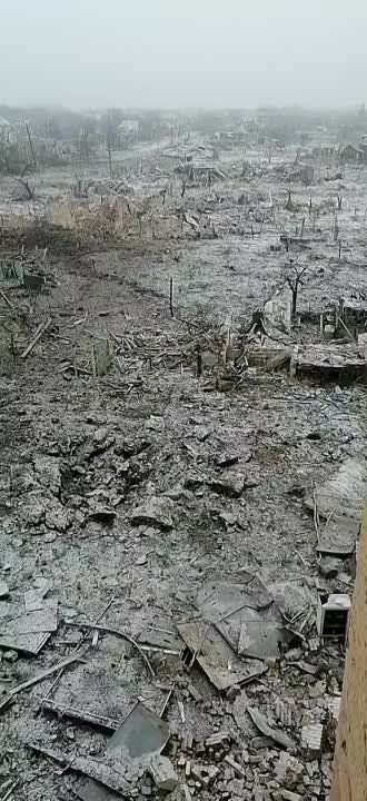 Чингис Дамбиев: Лунные пейзажи Марьинки на Донецком направлении