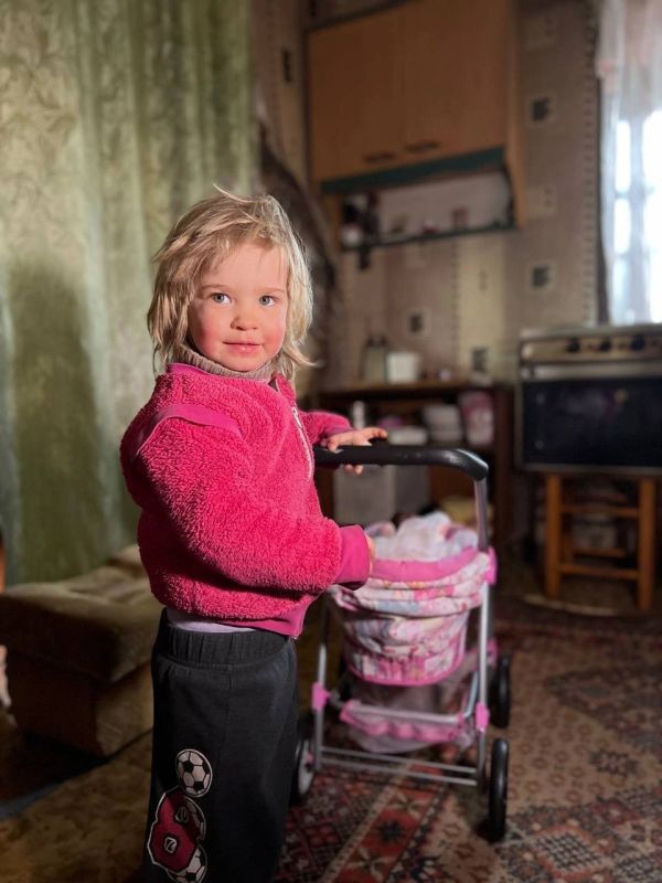 Марьяна Наумова: На пути из Байрака в Донецк заехали к нашим зайчатам, привезли и передали гуманитарные наборы и подарки от наших зрителей