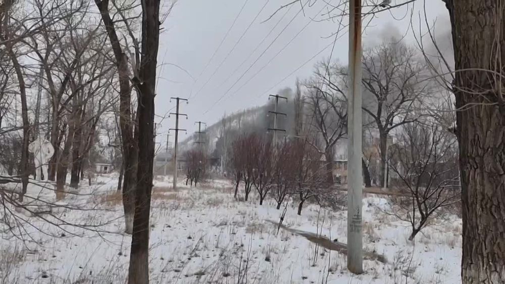 Ещё Петровский район Донецка сейчас, горит 21-я шахта, о пострадавших пока ничего не известно