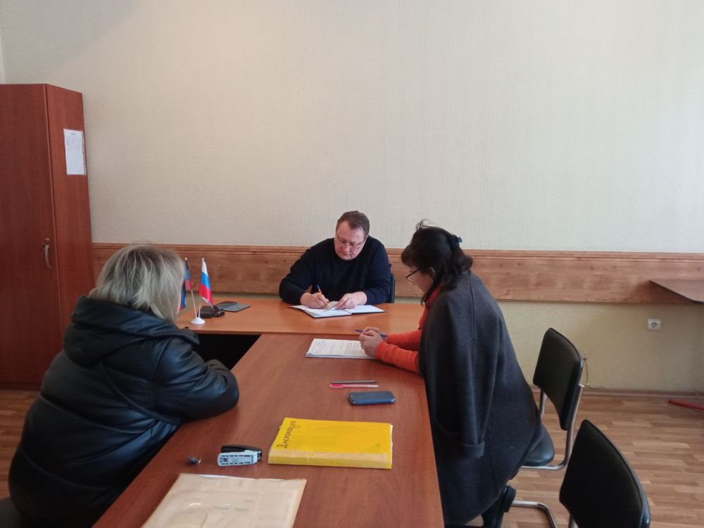 Сегодня, 20 февраля, в администрации Киевского района г. Донецка прошел прием главы администрации, секретаря местного отделения Общественного Движения «Донецкая Республика» Киевского района г. Донецка - Валентина Левченко