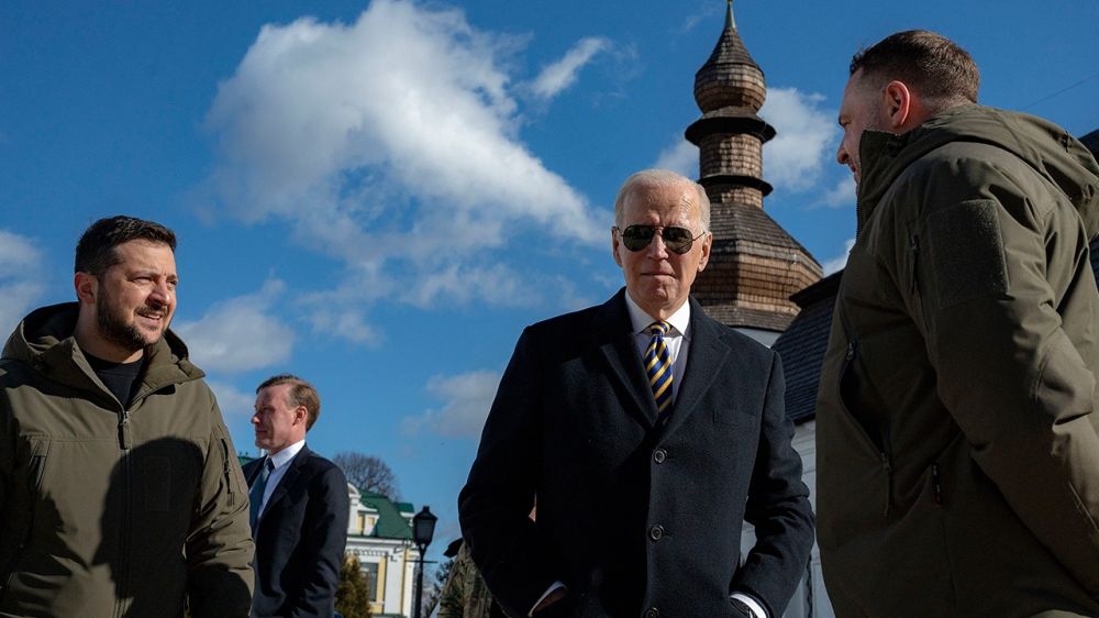 Лавров назвал спектаклем визит Байдена в Киев и новые поставки оружия Украине