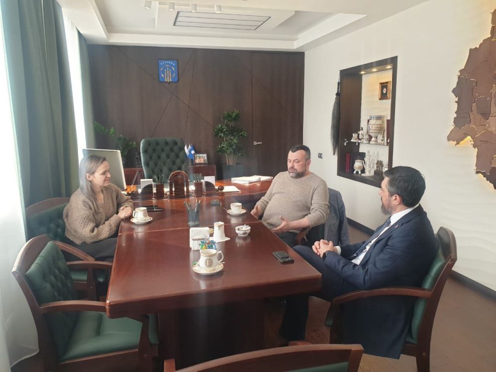 Председатель Общественной палаты ДНР Александр Кофман провел встречу с главой Нерюнгринского района Республики Саха (Якутия) Романом Щегельняком