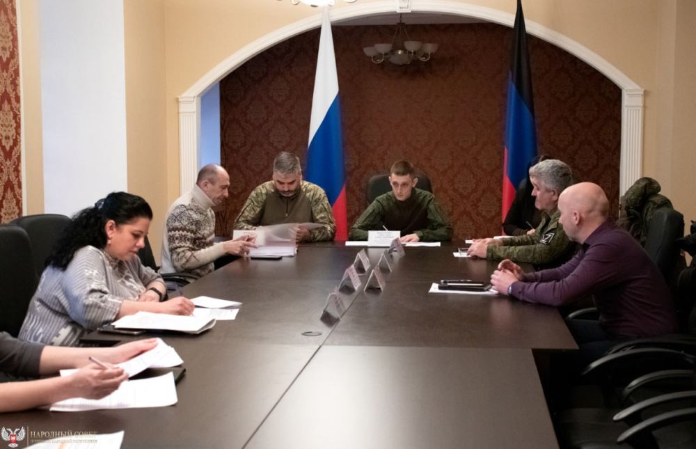 Состоялось расширенное заседание Комитета Народного Совета по транспорту и связи, на котором парламентарии обсудили проект закона «О дорожном фонде Донецкой Народной Республики»