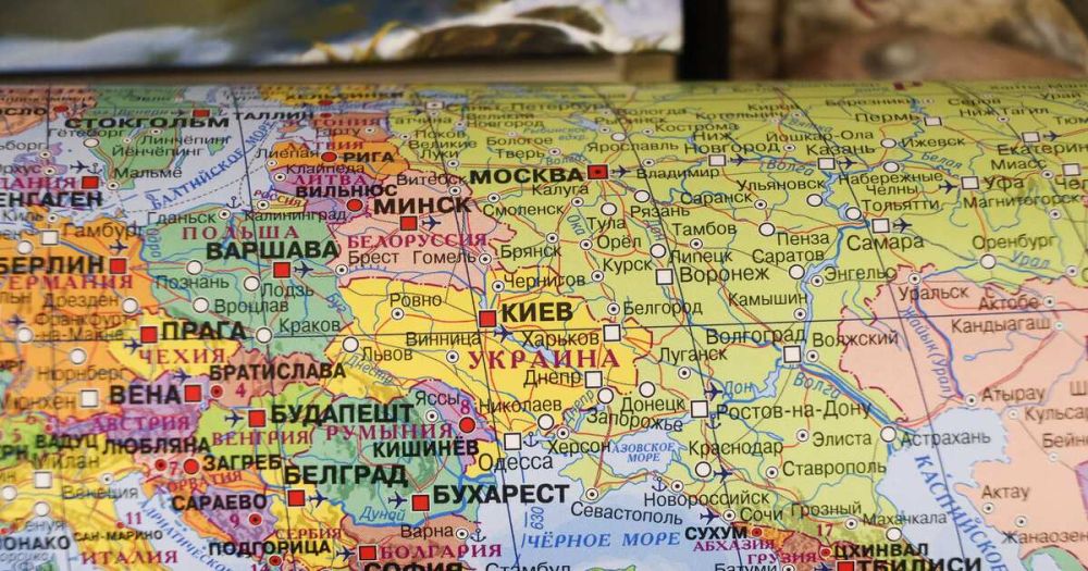 Песков: решений о федеральном округе для новых регионов не принималось