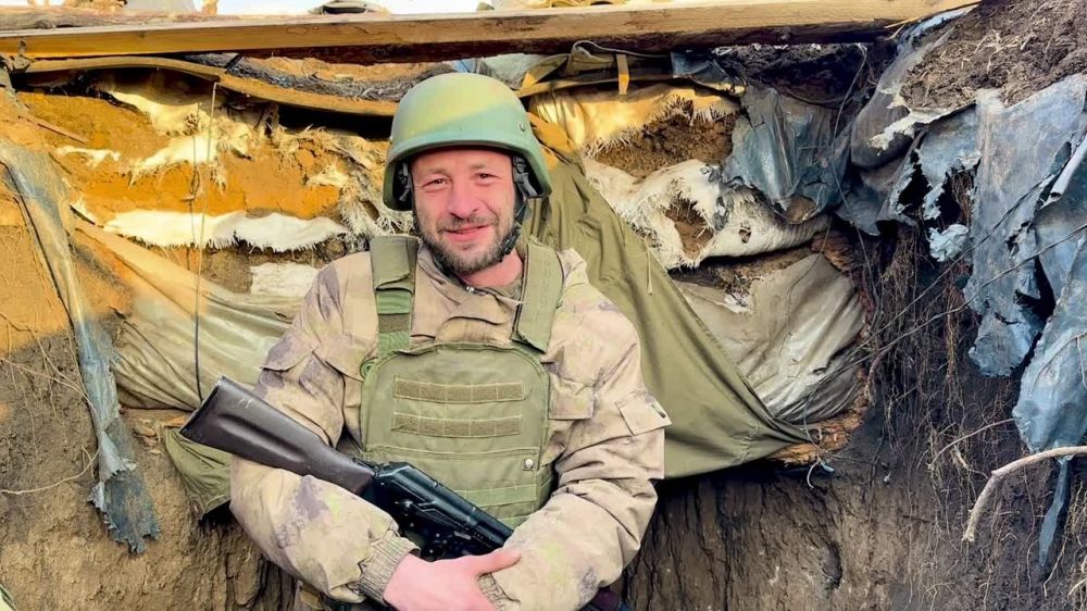 Боец с позывным «Логик» поздравляет женщин с Международным Женским Днем прямо с первой линии обороны на Донецком направлении