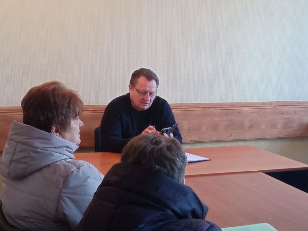 Сегодня, 13 марта, в администрации Киевского района г. Донецка, прошел прием главы администрации, Киевского района г. Донецка, секретаря местного отделения Общественного Движения «Донецкая Республика» - Валентина Левченко