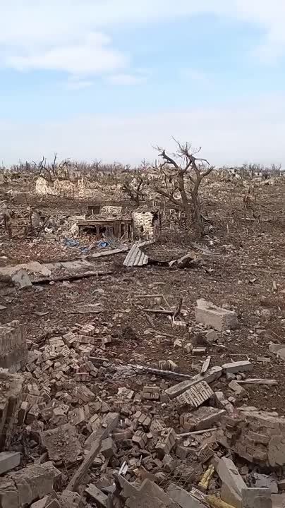 Чингис Дамбиев: Лунный пейзаж. Позиции ВСУ под обстрелом в Марьинке на Донецком направлении. Март 2023 года. Сбор на пикапы для воинов-забайкальцев здесь