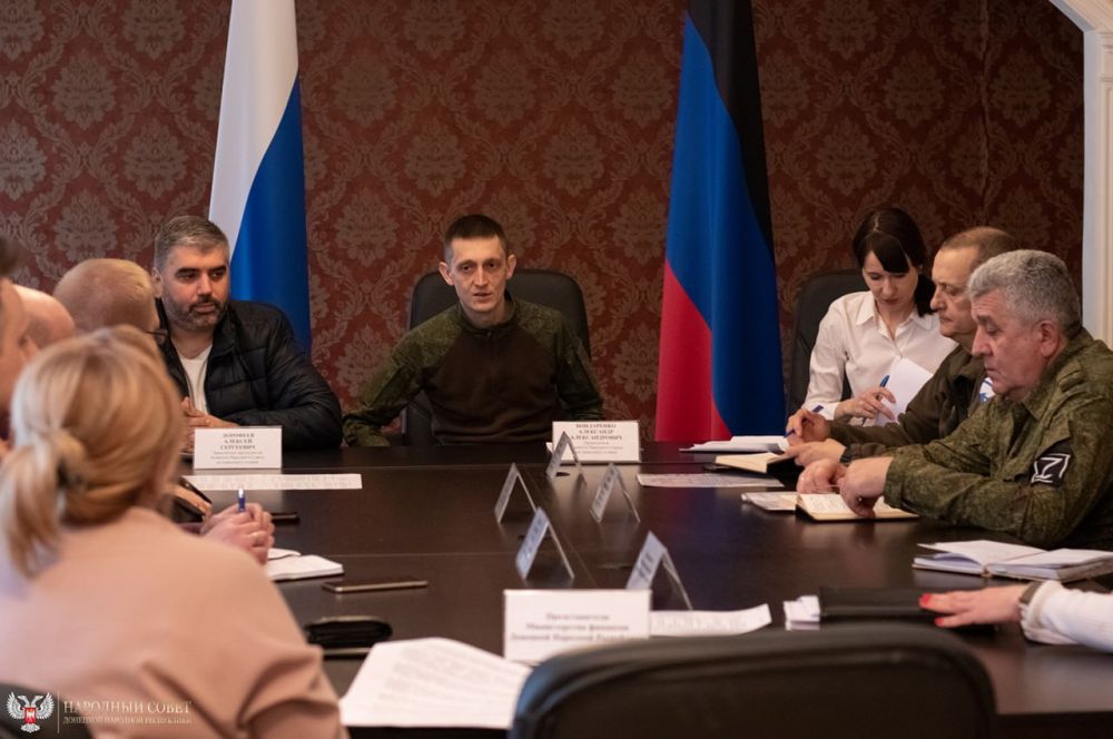 В понедельник, 13 марта, состоялось расширенное заседание Комитета Народного Совета по транспорту и связи, на котором парламентарии продолжили работу над проектом закона «О дорожном фонде Донецкой Народной Республики»