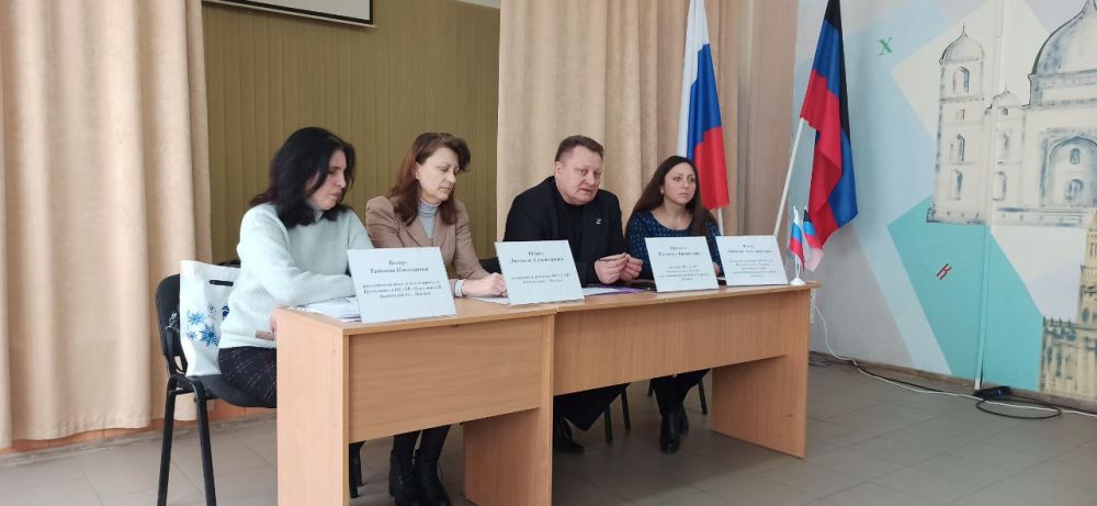 Сегодня, 17 марта, на базе МБОУ «Специализированная школа с углубденным изучением иностранных языков № 19 города Донецка» прошло собрание секретарей ПОО МО ОД«ДР» Киевского района