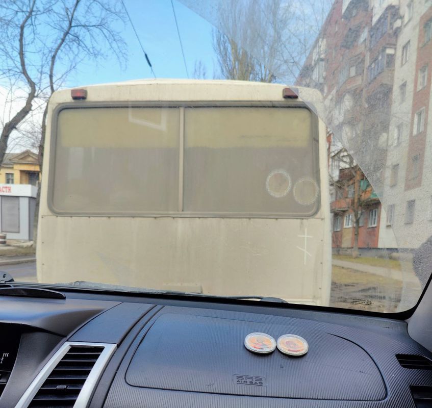 Марина Ахмедова: И все же с вот такими православными крестами автобусы ездят по Донецку