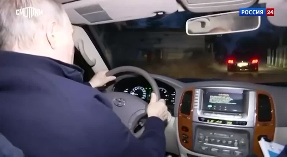 Появились кадры прибытия Путина в аэропорт Мариуполя