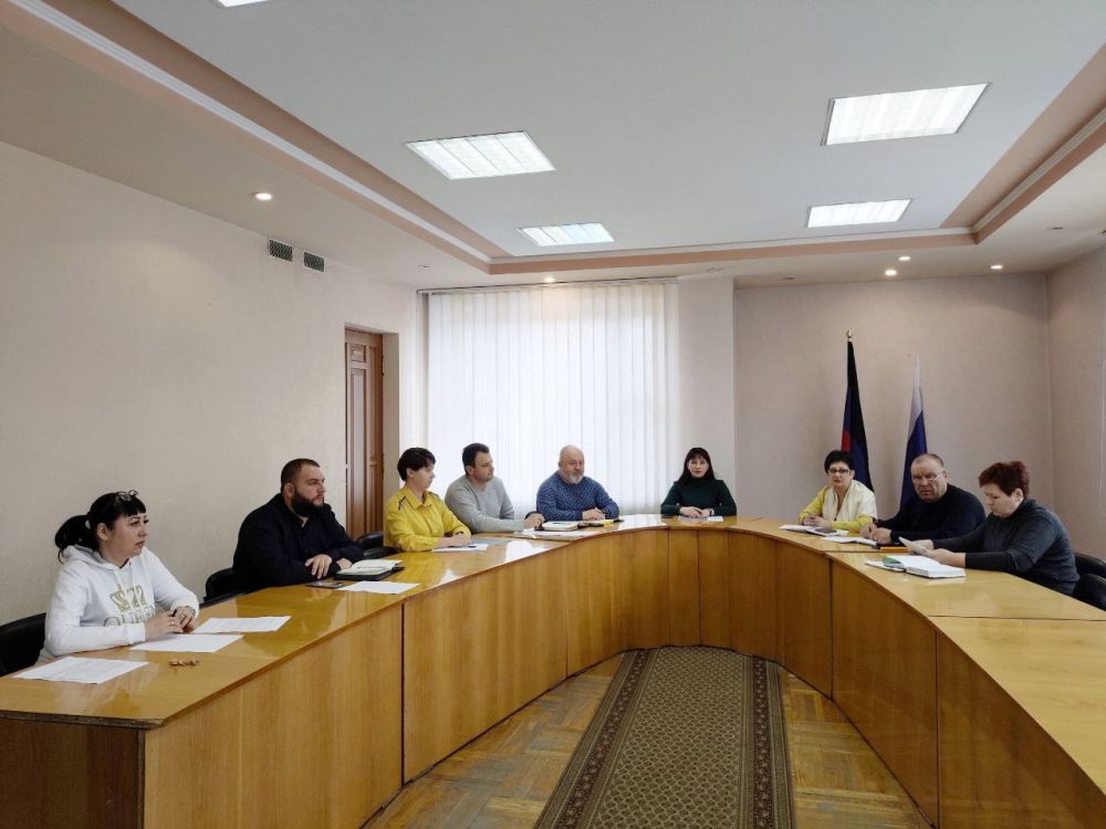 Татьяна Темникова: На сегодняшнем аппаратном совещании подвели итоги работы администраций временно присоединённых территорий, рассмотрели вопросы устранения разрытий и прохождения отопительного сезона