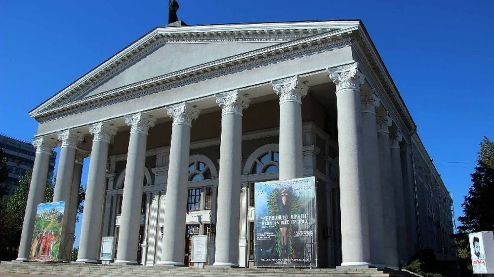 Артисты Донецкой муздрамы впервые отправились с гастролями в Югру