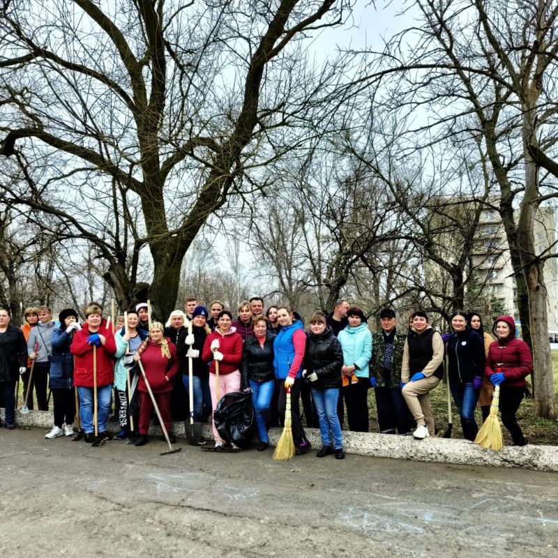 В Ленинском районе г. Донецка состоялся субботник