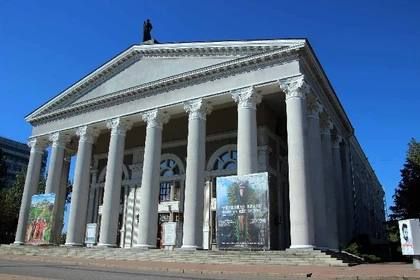 Артисты Донецкой муздрамы впервые отправились с гастролями в Югру