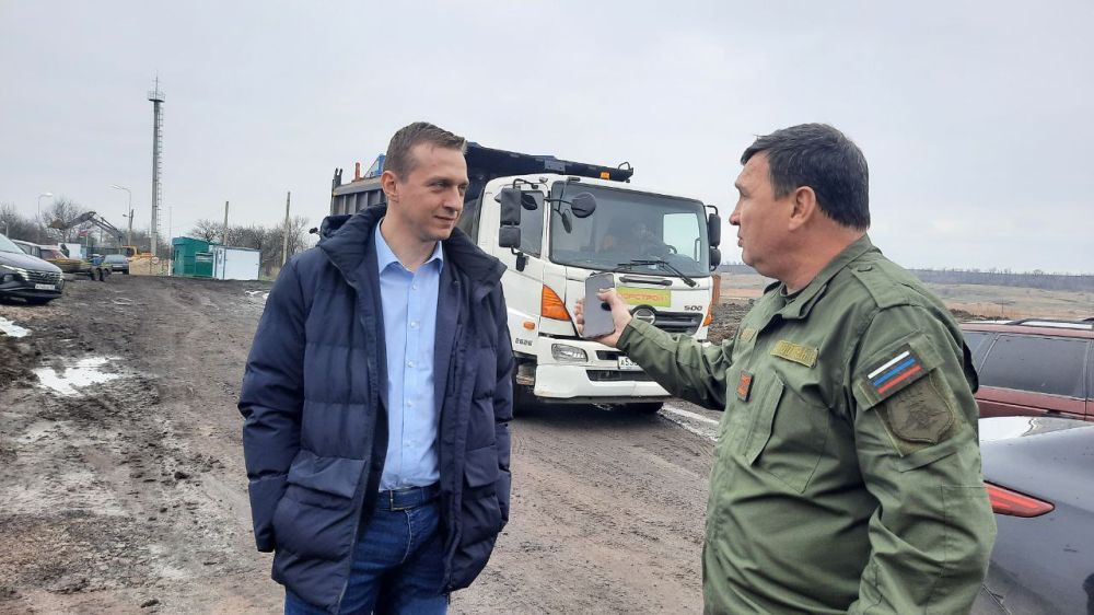 Владимир Ежиков: В рабочей поездке в Амвросиевский район, как его куратор, ознакомился с ходом строительства дороги к возводимому КПП «Ульяновское - Шрамко»
