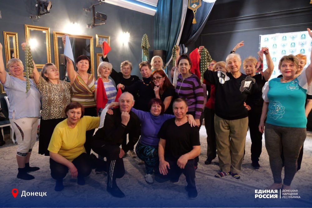 Танцы и дыхательную гимнастику освоили участники «Старшего поколения» Единой России