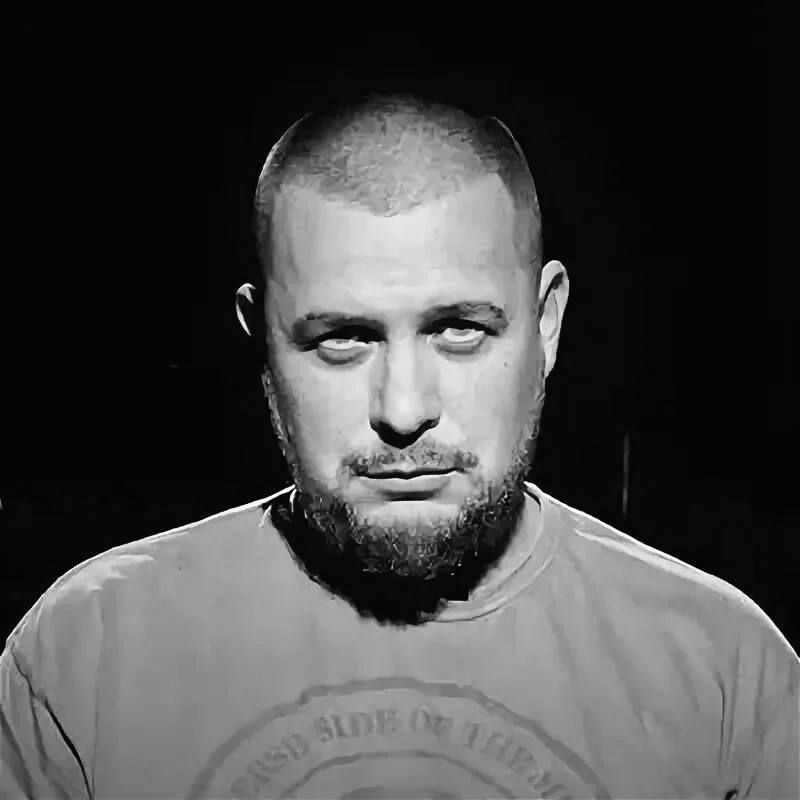 Сегодня в результате теракта в Санкт-Петербурге погиб Максим Фомин , известный многим , как Владлен Татарский