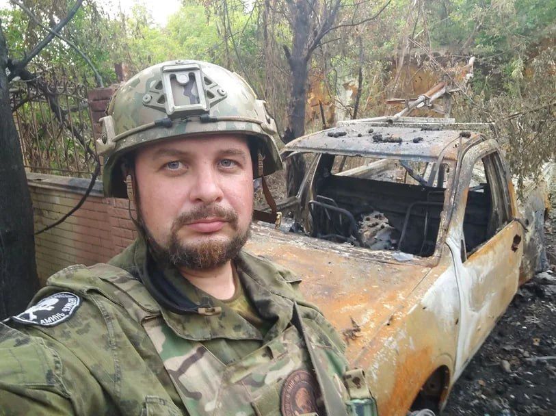 Чем известен погибший военкор Владлен Татарский — в справке «Ъ»