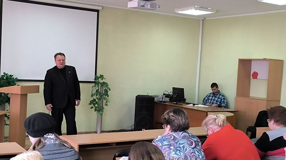 Сегодня, 4 апреля, на базе МУНИЦИПАЛЬНОГО БЮДЖЕТНОГО ОБЩЕОБРАЗОВАТЕЛЬНОГО УЧРЕЖДЕНИЯ «ГИМНАЗИЯ № 61 ГОРОДА ДОНЕЦКА» состоялась встреча с трудовым коллективом