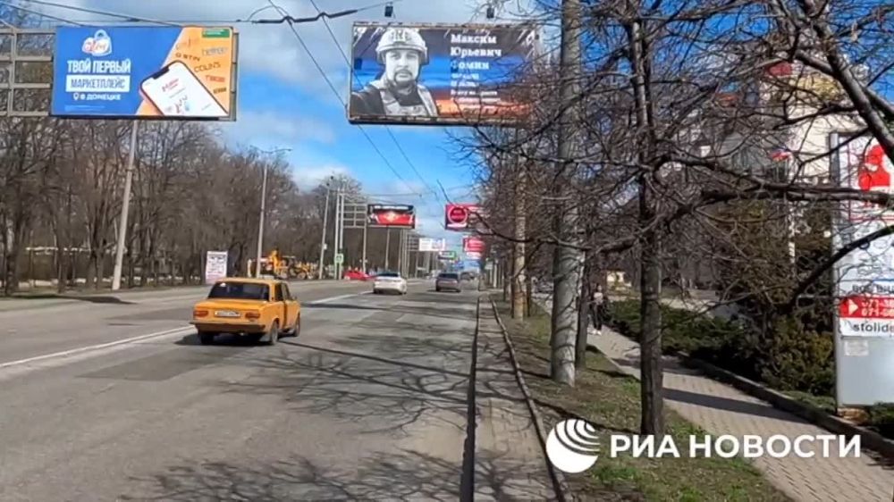 Билборды в память о Владлене Татарском появились в центре Донецка