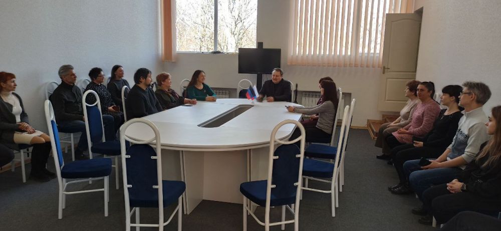 Сегодня, 4 апреля, на базе ГБУ «Донецкий республиканский краеведческий музей» состоялась встреча с трудовым коллективом