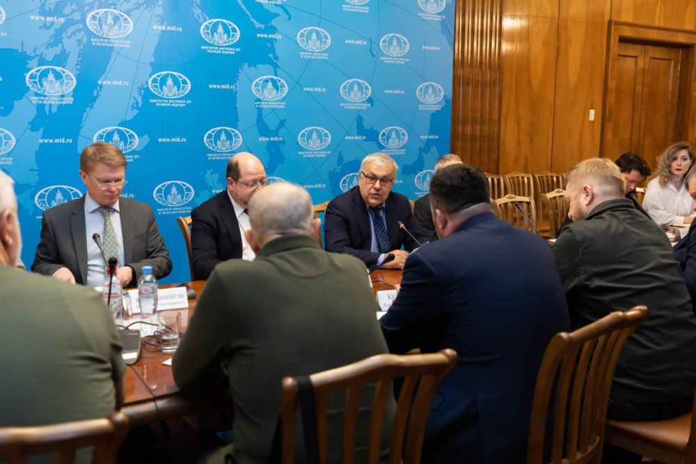 Англоязычная «Азбука Победы», Донецкая библиотека фантастики на сайтах Посольств РФ, работа с национальными общинами Донбасса