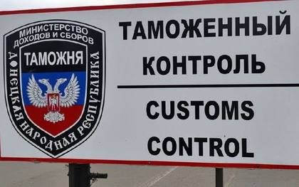 Коммунальные работники вывезли накопившийся на КПП «Успенка» мусор