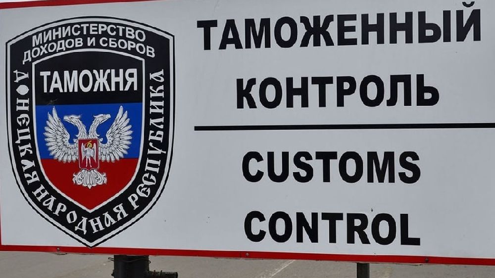 Коммунальные работники вывезли накопившийся на КПП «Успенка» мусор