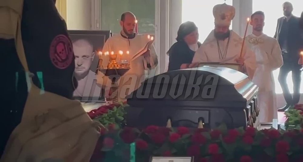 Владлена Татарского хоронят с военными почестями