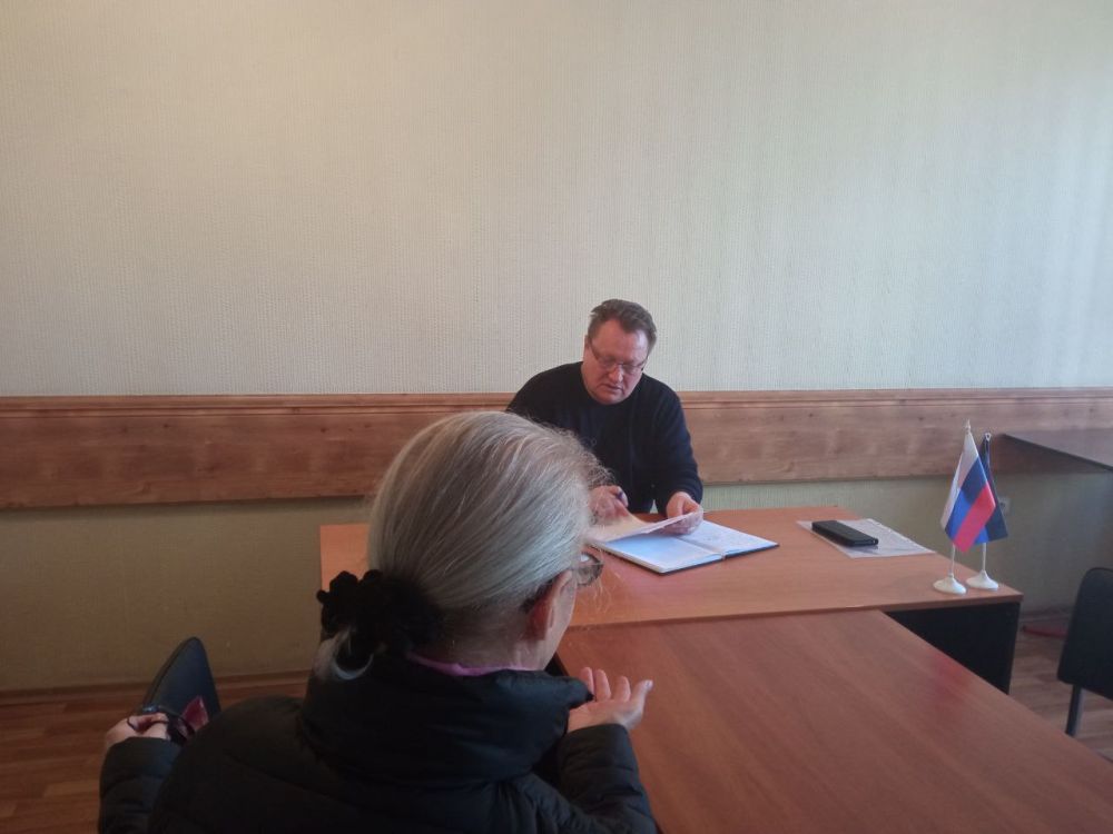 Сегодня, 10 апреля, в администрации Киевского района г. Донецка, прошел личный прием главы администрации Киевского района г. Донецка, секретаря местного отделения Общественного Движения «Донецкая Республика» - Валентина Левченко