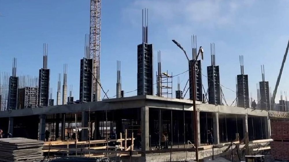 Строители завершили монолит первых двух этажей нового перинатального центра в Донецке