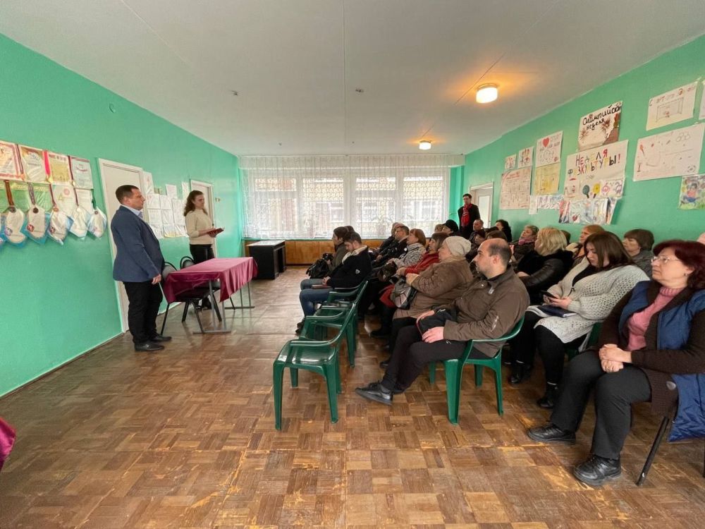 Виктория Хощенко: Сегодня провели сход граждан в школе "Корн" с жителями Ворошиловского района