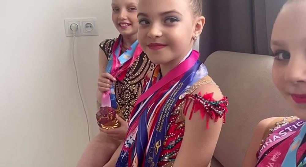 Юрий Мартынов: Только вчера вернулись с медалями в Донецк и уже сегодня оперативно участвуют в фотосессии в рамках проекта «Герои с нашего двора!»