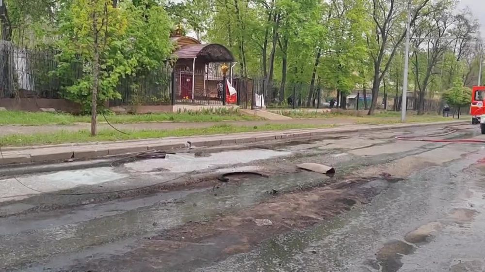 Последствия обстрелов Донецка с позиций украинских боевиков