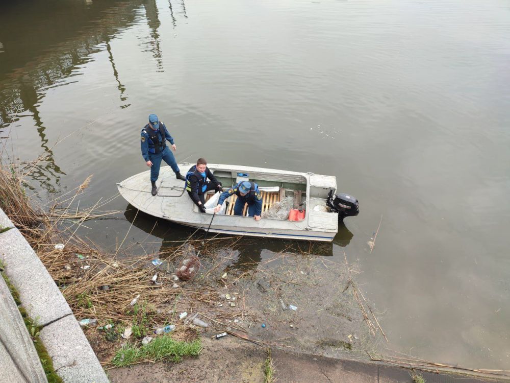 Более 50 человек приняли участие в очистке берега Кальмиуса в Донецке