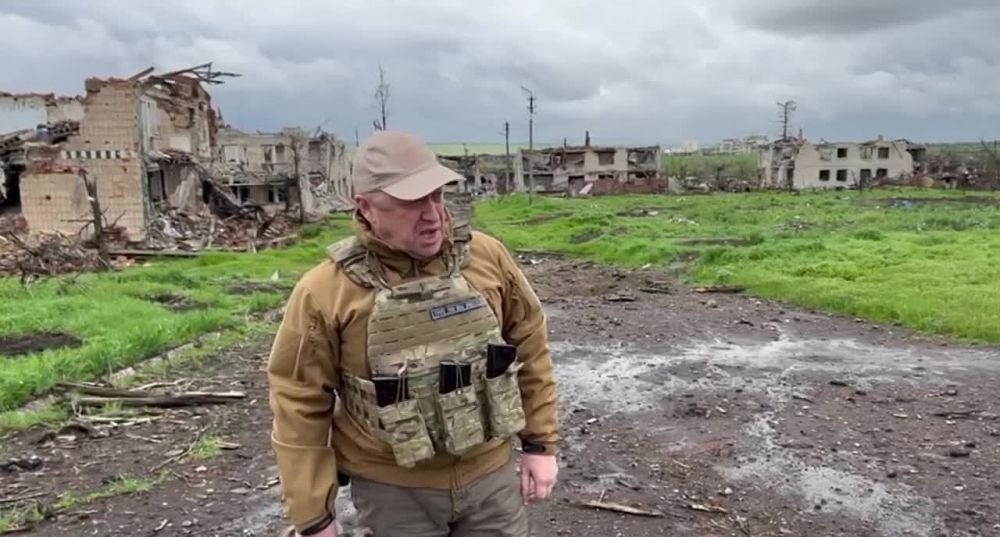 Мир! Труд! Май!. Е.В. Пригожин поздравил Владимира Зеленского и Александра Сырского с Днем международной солидарности трудящихся