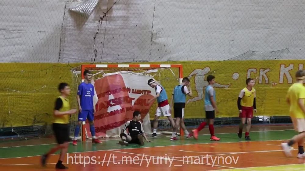 Юрий Мартынов: Наградил команду победителей финального этапа Общероссийского проекта «Мини-футбол в школу» - 2023