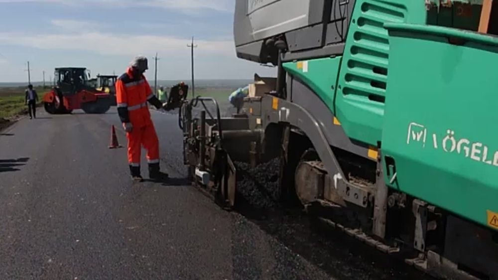 Работы по восстановлению дорожного полотна на дороге общего пользования «Амвросиевка – Тельманово – Мариуполь»
