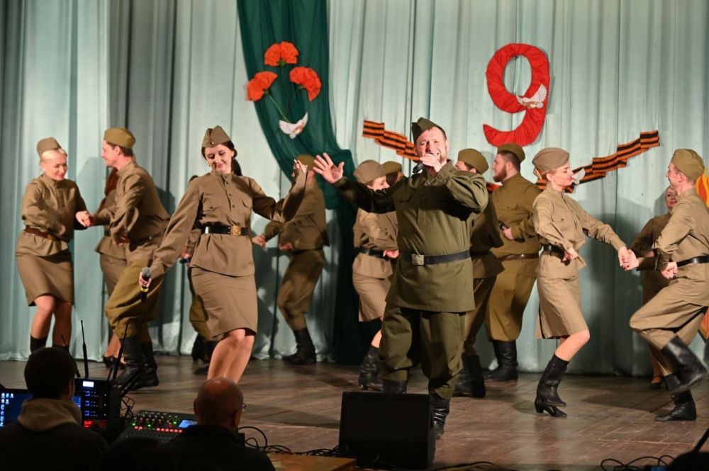 Артисты Донецкой муздрамы в преддверии 78-й годовщины Победы дали более двадцати праздничных концертов в населенных пунктах Республики в рамках акции «Победа – одна на всех!», инициированной Министерством культуры ДНР