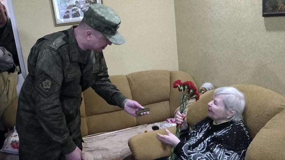 В Киевском районе г. Донецка поздравили ветерана ВОВ – Ляшко Евдокию Моисеевну