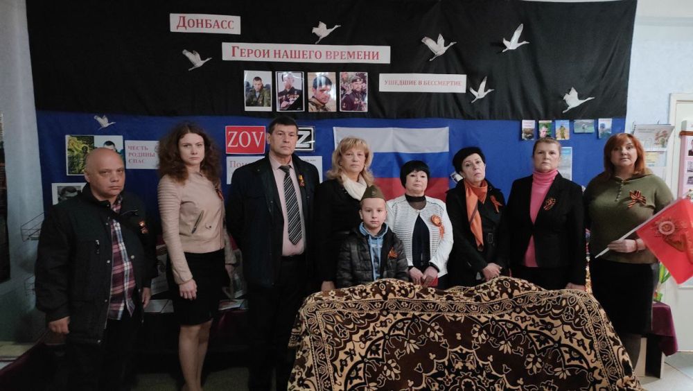 Виктория Хощенко: Сегодня побывали в музейной комнате муниципального общеобразовательного учреждения «Школа «Корн» города Донецка «Героями не рождаются»